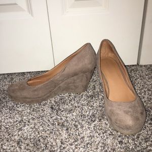 Size 8 1/2. Nine West Kisshim3y heels